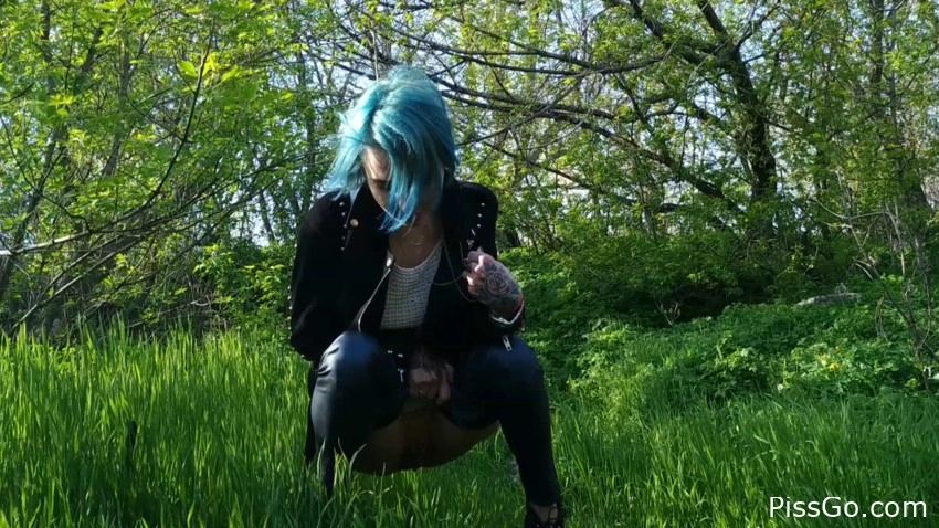 Blue Haired Alternative Chick Is Piss In Forest (2025|MPEG-4) deep piss, 109 MB - hd wet jeans