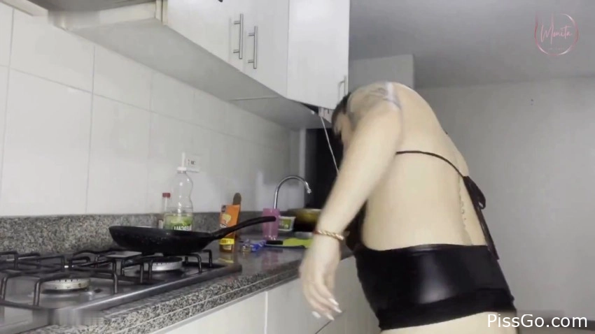 Cooking with piss (2025|MPEG-4) pissing, 87.7 MB - bright urine burst - Monita-Caliente