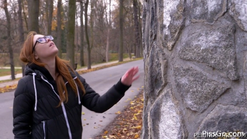 Forest Walk (2025|MPEG-4) pissing call, 267 MB - drip from steady urine - Bara Cermakova