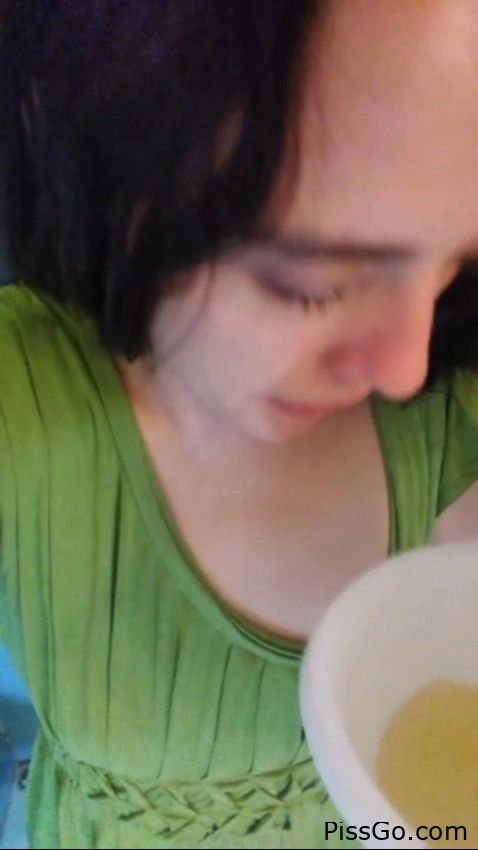Fetish Dumping Fun Pee On Myself (2025|MPEG-4) focused urine play, 307 MB - relaxed urine vibe - Nasty