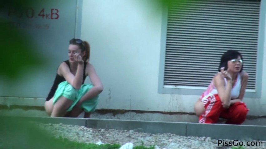 Voyeur Outdoor Voyeur Pee (2025|MPEG-4) wave pee, 520 MB - toilet play video