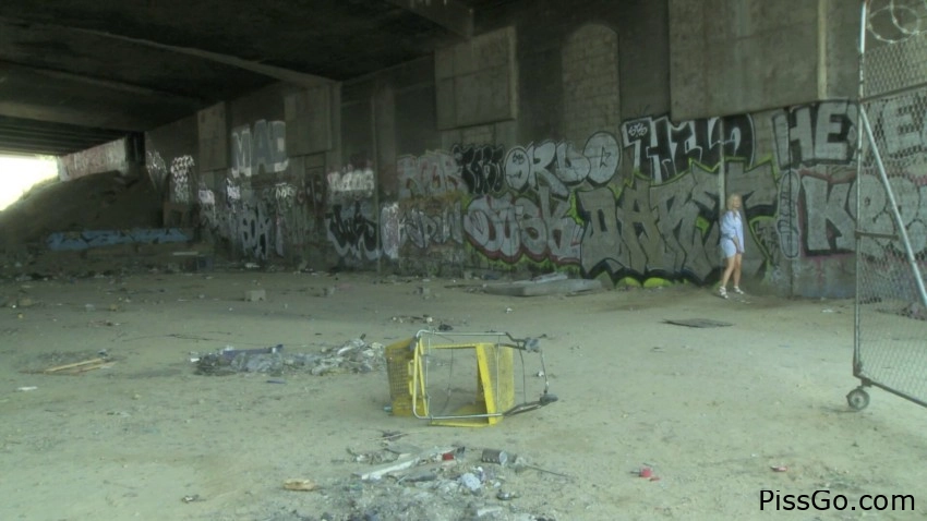 Blonde Sexy Pissing Girl Outdoor, real toilet play - (2025 | wet piss)