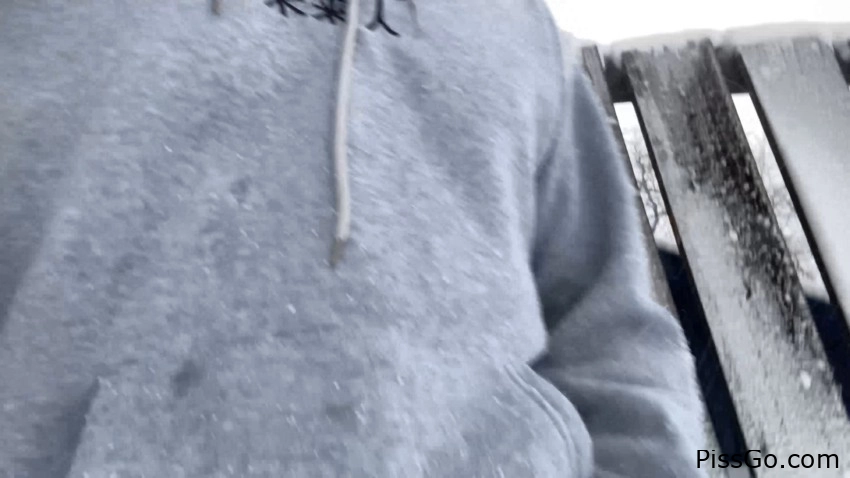 Pee Comp (2025|MPEG-4) pee shot, 447 MB - pulse behind golden urine