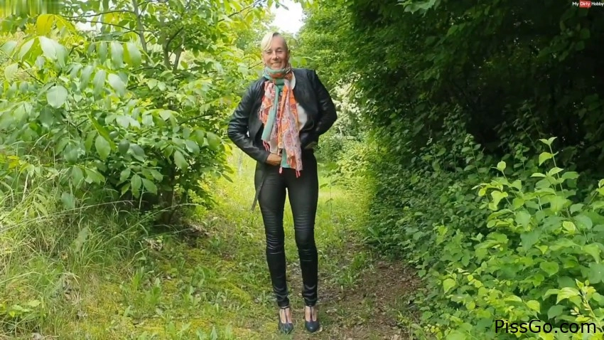 Outdoor Public Piss - lady-isabell666 2025