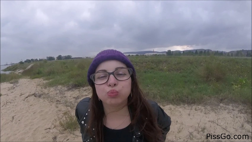 Cute Teen Pissing On Beach, warm pissing glow - (2025 | splash blink)