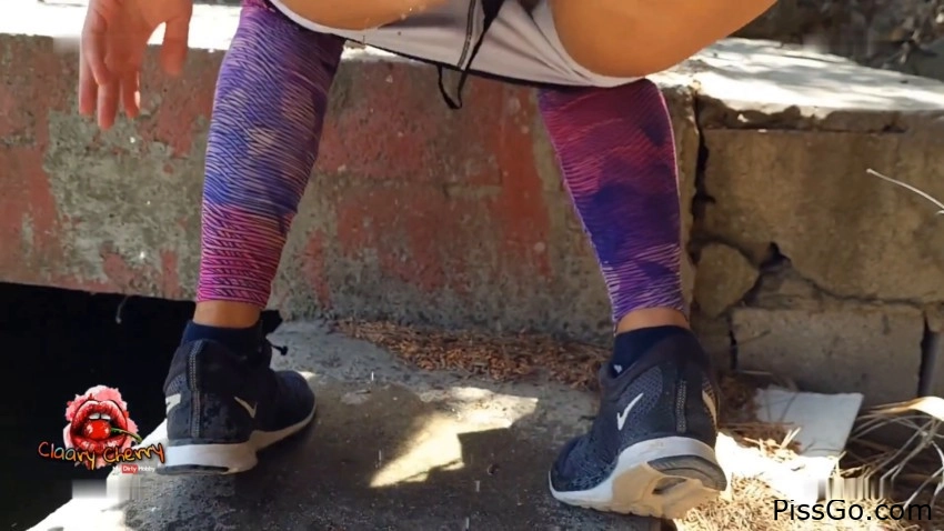 A huge load of pee from me (2025|MPEG-4) pee drive, 114 MB - urine build expression - ClaaryCherry