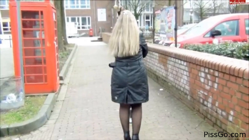 Bad public piss in Kevelaer - RosellaExtrem 2025