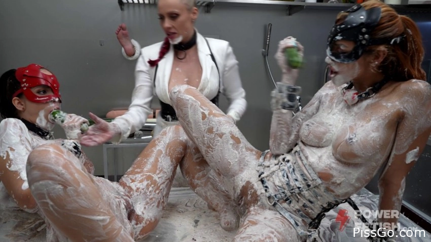 Brittany Bardott – Pissing Threesome. 2025