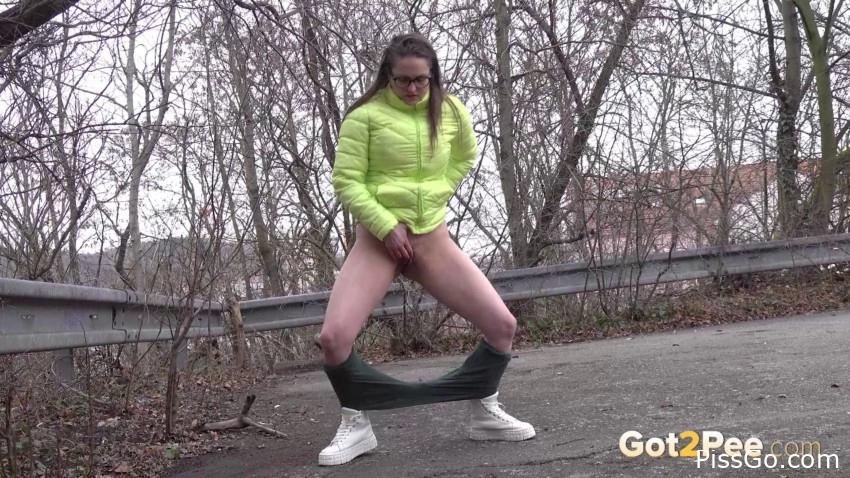 Naked Huge Pee - Lucyalexandra1