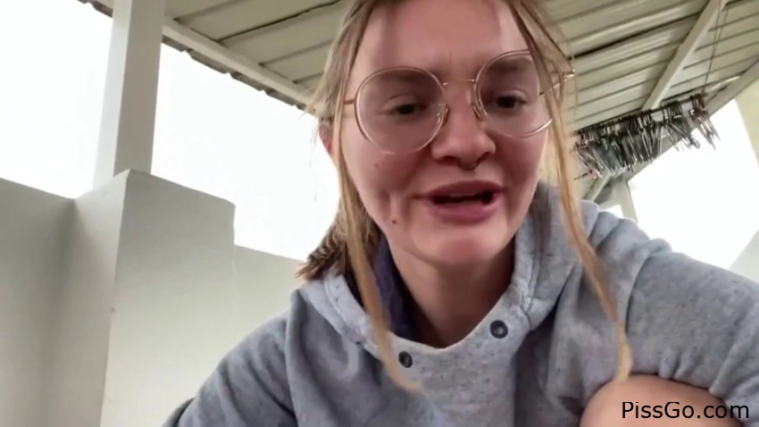 Girlfriend Pisses For You And Cums (2025|MPEG-4) pee flush, 245 MB - pressure inside to pee - Emily Rose