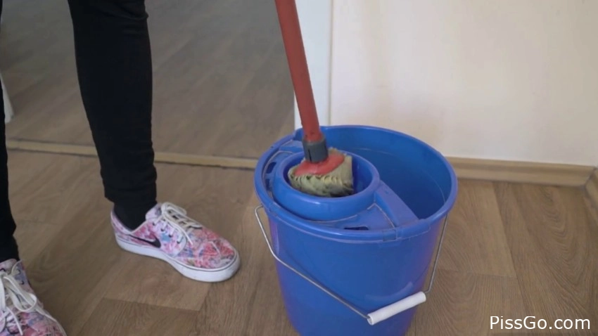 Salty Revenge (2025|MPEG-4) piss passion, 317 MB - Collared Piss Doll - Lucie Rajska