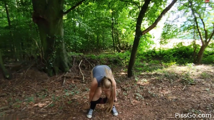 Pee break in the forest – Has anyone seen this? - with soft babe Maja-Meer, bladder control nsfw - (2025 | pee beat)