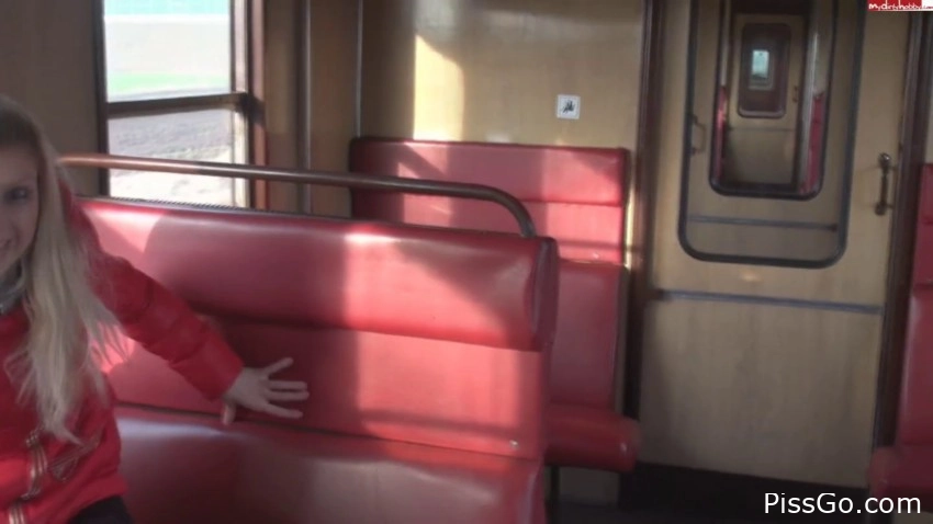 Pervers Public Piss The Train - Vanessakiss 2025