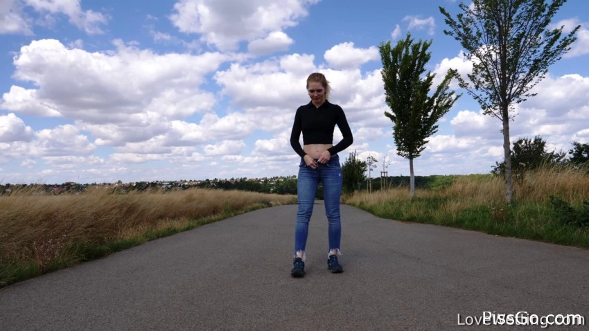 Pissing scene 6 (2025|MPEG-4) dripping heat, 298 MB - natural warm pissing - Katis