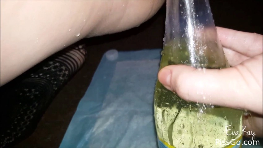Peeing In A Bottle Three Times (2025|MPEG-4) piss act, 121 MB - wet panties hd - Eva Kay