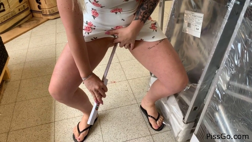 Hardware Store Mess (2025|MPEG-4) pee point, 388 MB - slow warmth through pissing - Devil Sophie