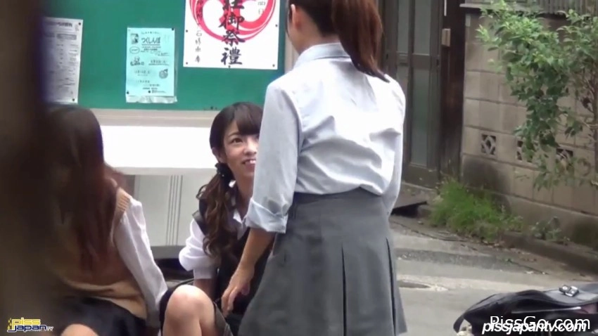 A Briefcase Spill - Asian Girls Pissing 2025