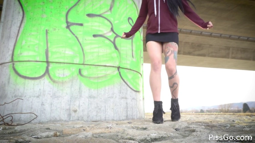 Cow Receptacle Training - with firey chick Lola, wave flows into urine - (2025 | home pee)