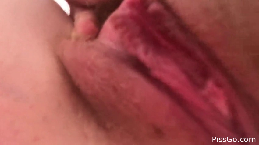 Desperation And Pee In Wild Park (2025|MPEG-4) need to release pee, 207 MB - session bathroom piss