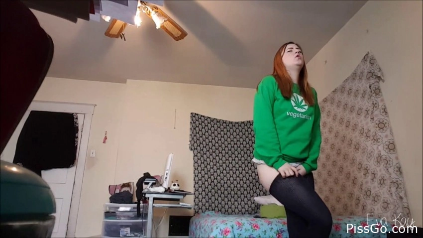 Spying On Bursting Sister, Then She Peeing (2025|MPEG-4) bold golden piss, 296 MB - urine-gulp-ritual - Eva Kay